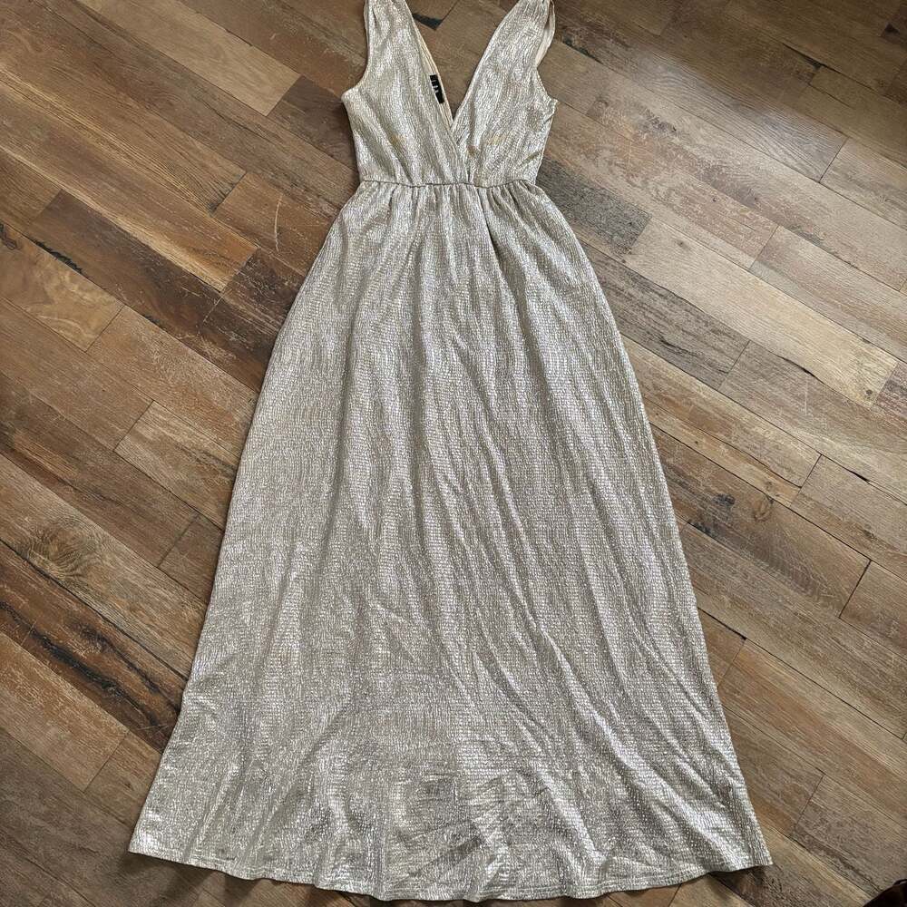 Lulus Metallic Gold Plunging V-Neck Sleeveless maxi Dress